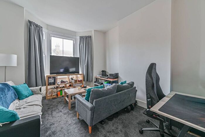 1 Bedroom Maisonette For Sale In Selkirk Road, Tooting, London, SW17