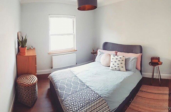 2 Bedroom Apartment To Rent In Buckingham Road, London, N22