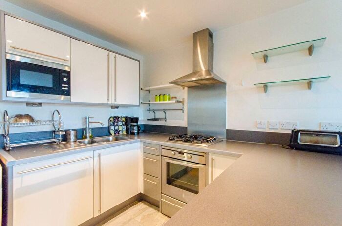 2 Bedroom Flat To Rent In Eden Grove, Islington, London, N7
