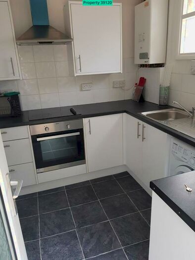 3 Bedroom Flat To Rent In Bear Road, Brighton, BN2