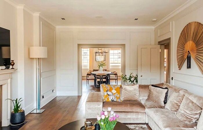 3 Bedroom Flat To Rent In Eaton Place, London, SW1X