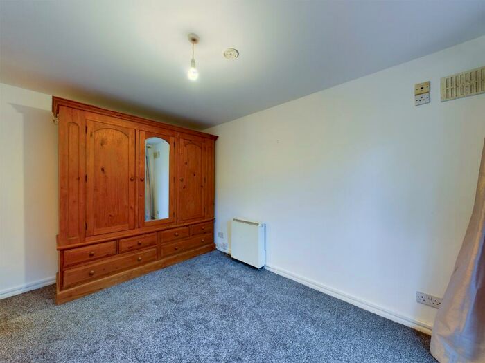 2 Bedroom Apartment To Rent In Ashby Court, Hemel Hempstead, Hertfordshire, HP2