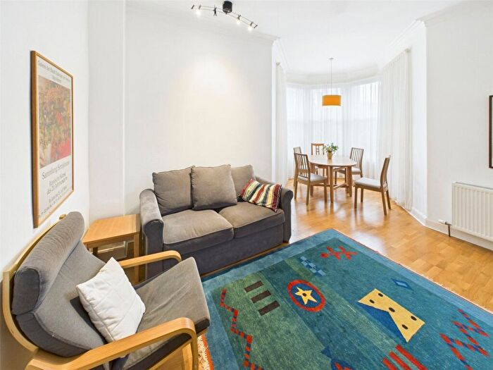 2 Bedroom Apartment To Rent In Leven Terrace, Edinburgh, Midlothian, EH3