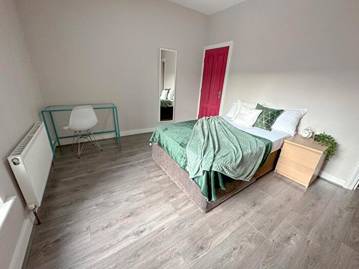 3 Bedroom Terraced House To Rent In Sutcliffe Street, L6