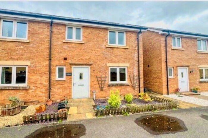 3 Bedroom Semi-Detached House To Rent In Fieldfare Avenue, Bristol, BS20