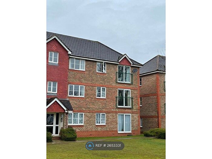 2 Bedroom Flat To Rent In Fenchurch Road, Maidenbower, Crawley, RH10
