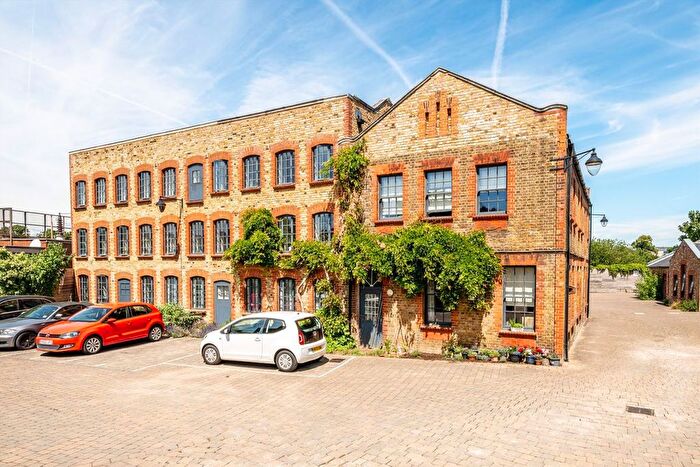 1 Bedroom Flat For Sale In Athelstan Place, Twickenham, TW2