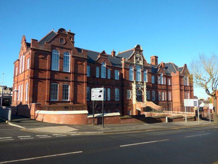 2 Bedroom Apartment To Rent In Victoria Road, Old Town, SN1