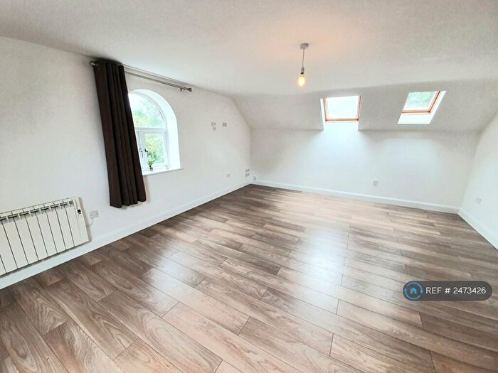 1 Bedroom Flat To Rent In Chapel Court, Bromsgrove, B61