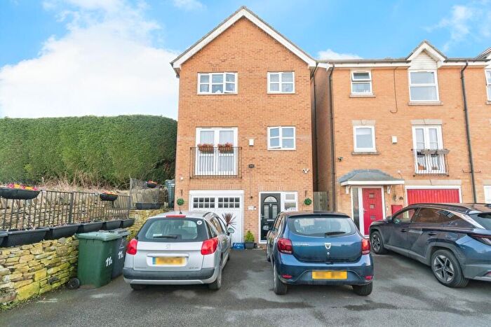 5 Bedroom Detached House For Sale In Hay Croft, Thackley, BD10