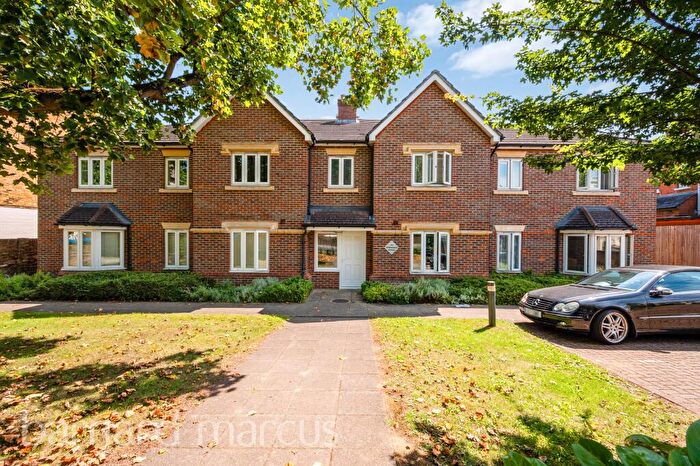 2 Bedroom Flat To Rent In Hook Road, Surbiton, KT6