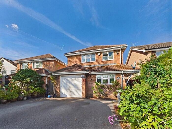 3 Bedroom Detached House To Rent In Addlestone, Surrey, KT15