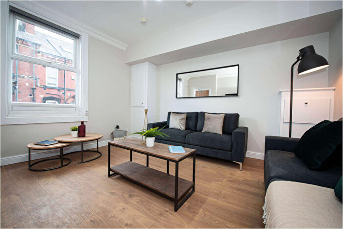 6 Bedroom House To Rent In Quarry Place, Leeds, LS6