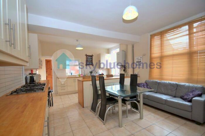 8 Bedroom Terraced House To Rent In Bramley Road, Leicester, LE3