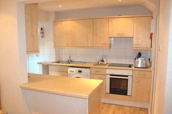 5 Bedroom House To Rent In Ilex Close, Englefield Green, Surrey, TW20