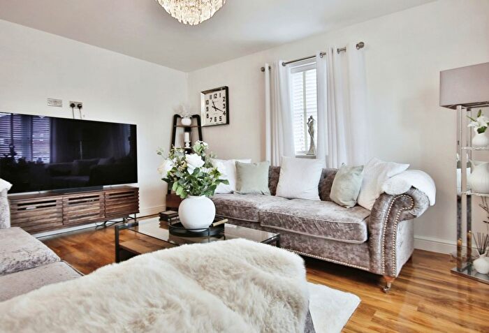 3 Bedroom Detached House For Sale In Parish Mews, Kingswood, Hull, HU7