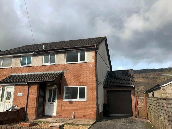 3 Bedroom End Of Terrace House To Rent In Trem Y Dyffryn, Clyne, Neath Port Talbot. SA11