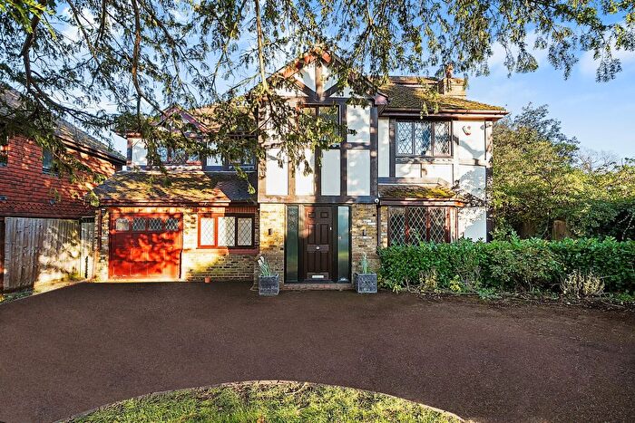 5 Bedroom Detached House To Rent In Royal Avenue, Worcester Park, KT4