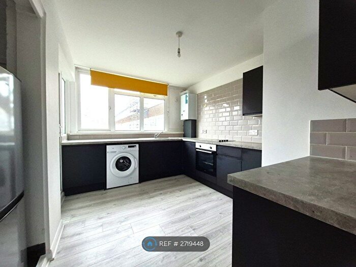3 Bedroom Flat To Rent In Copeland House, London, SW17