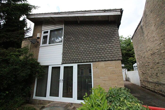 3 Bedroom Detached House For Sale In Vernon Road, Heckmondwike, WF16