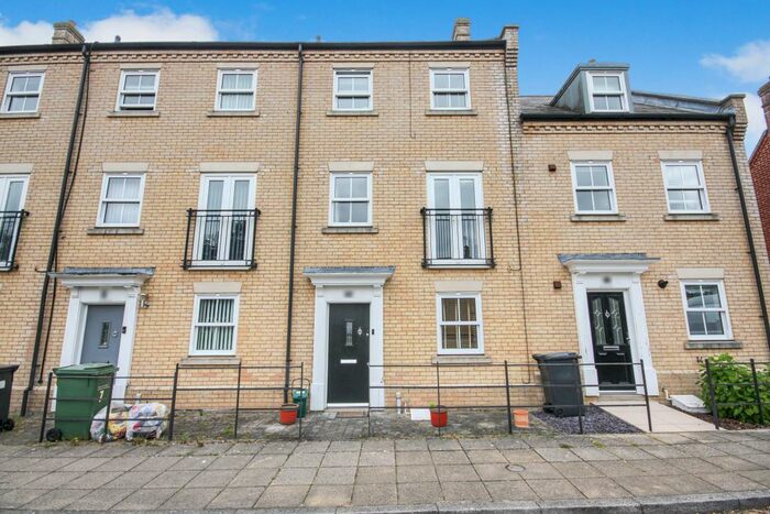 3 Bedroom Town House To Rent In Constable Way, Black Notley, Braintree, CM77