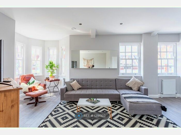 2 Bedroom Flat To Rent In St. Johns Road, Westcliff-On-Sea, SS0