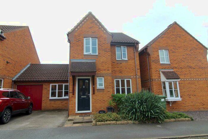 3 Bedroom Link Detached House To Rent In Camlet Grove, Stantonbury Fields, Milton Keynes, MK14