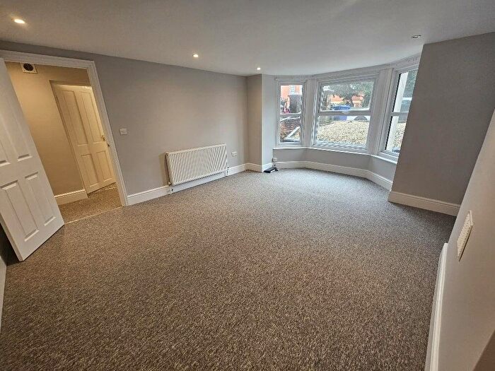 1 Bedroom Flat To Rent In Dashwood Terrace, OX16