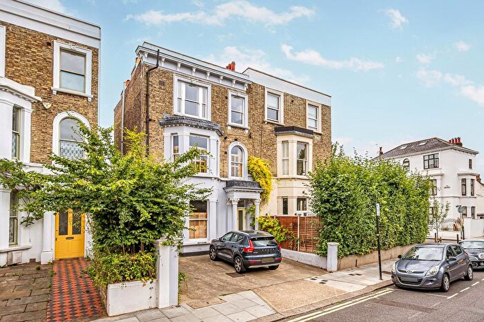 3 Bedroom Flat To Rent In Boscombe Road, London, W12