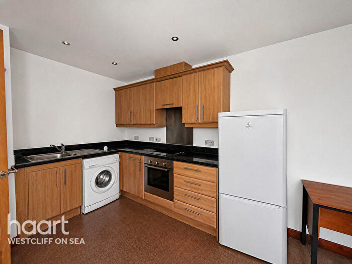 2 Bedroom End Of Terrace House For Sale In Kenway, Southend-On-Sea, SS2