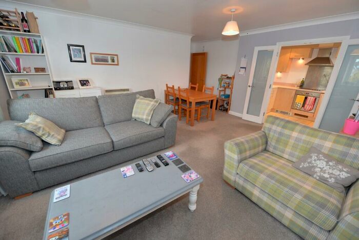 2 Bedroom Flat To Rent In Vespasian Court, Vespasian Road, Southampton, SO18