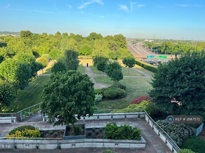 2 Bedroom Flat To Rent In Queen Mary Avenue, London, E18