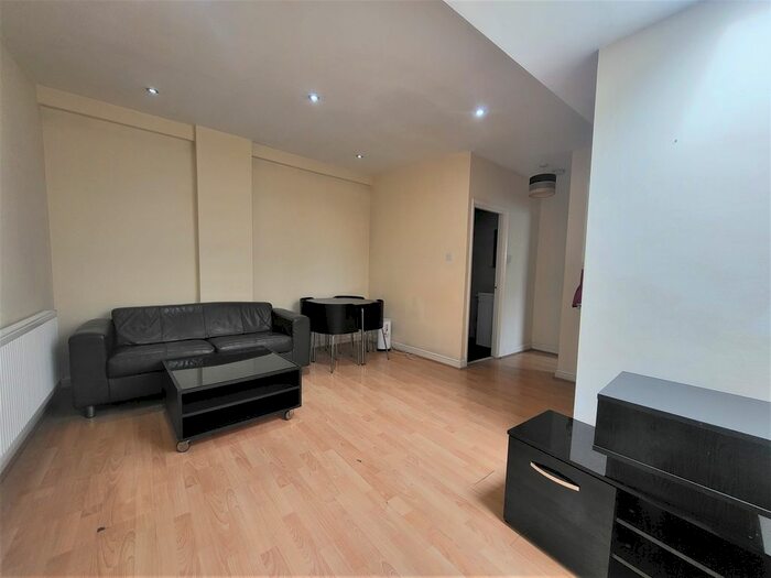 1 Bedroom Flat To Rent In Garratt Lane, London, SW18
