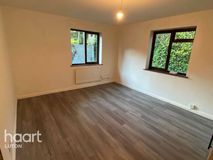 2 Bedroom Apartment To Rent In Hart Hill Drive, Luton, LU2