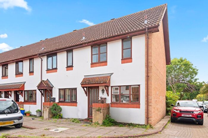 2 Bedroom End Of Terrace House For Sale In Boscombe Road, Worcester Park, KT4