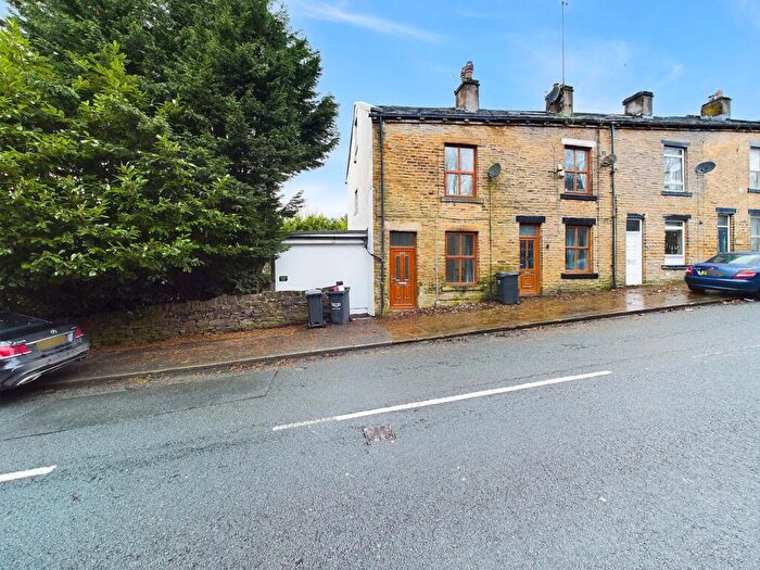 3 Bedroom End Of Terrace House For Sale In Shroggs Road, Halifax, West Yorkshire, HX3