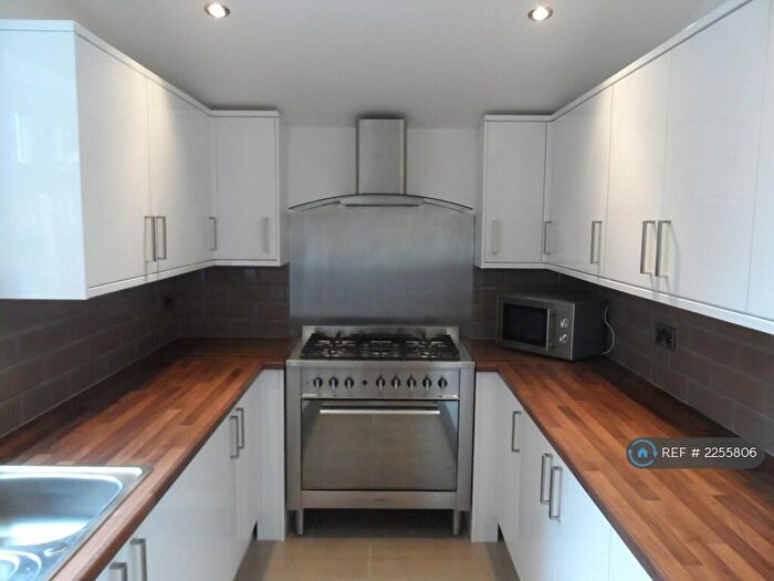 6 Bedroom Terraced House To Rent In Hibbert Street, Manchester, M14