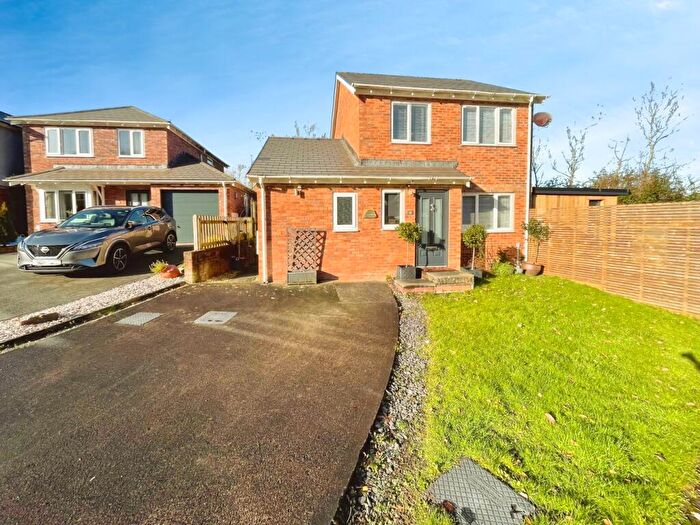 3 Bedroom Detached House For Sale In Ton Tylluan, Bridgend, CF31