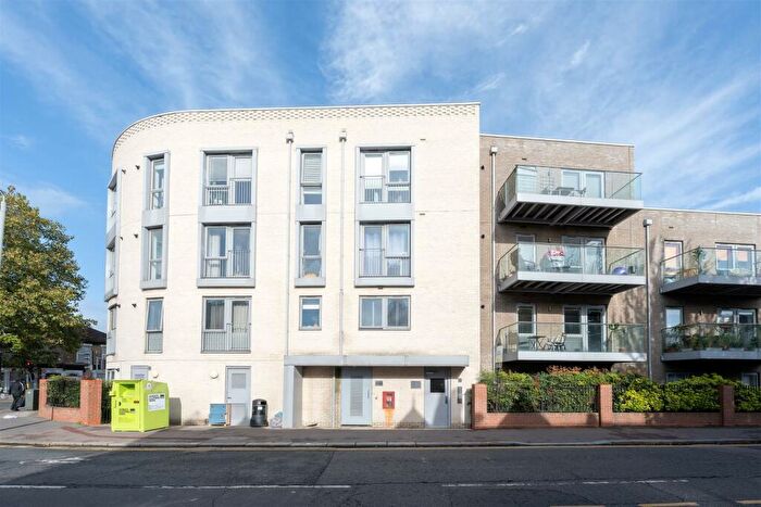 2 Bedroom Apartment To Rent In Hainault Road, Leytonstone, E11