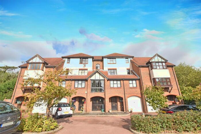 1 Bedroom Flat To Rent In Beaumont Place, Isleworth, TW7