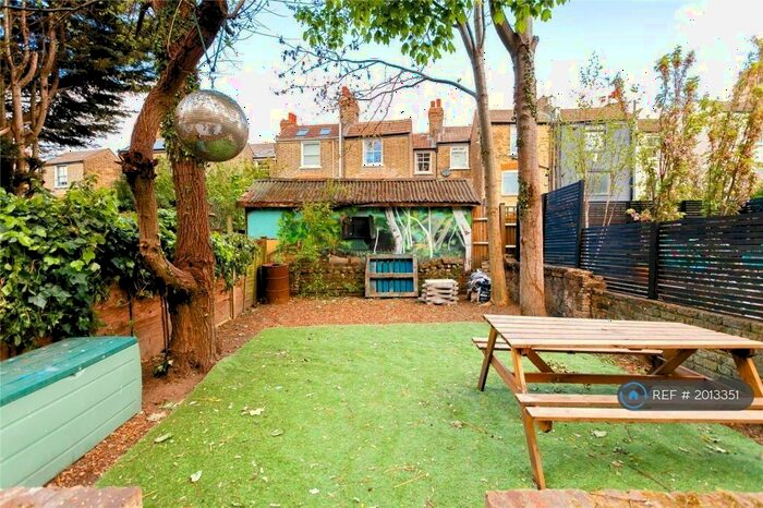 3 Bedroom Flat To Rent In Narford Road, London, E5