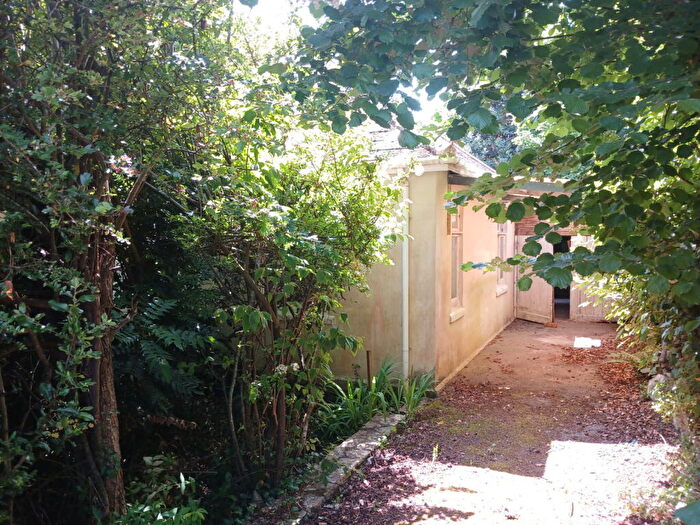 3 Bedroom Detached Bungalow For Sale In Box Road, Bath, BA1