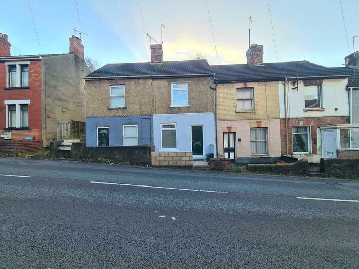 3 Bedroom Terraced House To Rent In Kingshill Road, Swindon, SN1