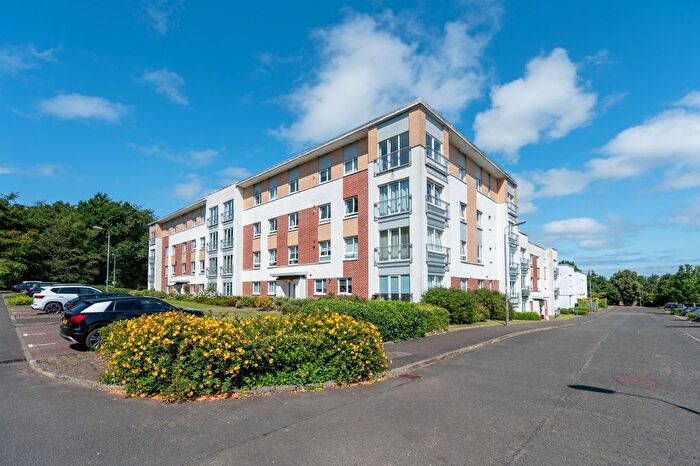 2 Bedroom Flat To Rent In Canniesburn Quadrant, Bearsden, East Dunbartonshire, G61