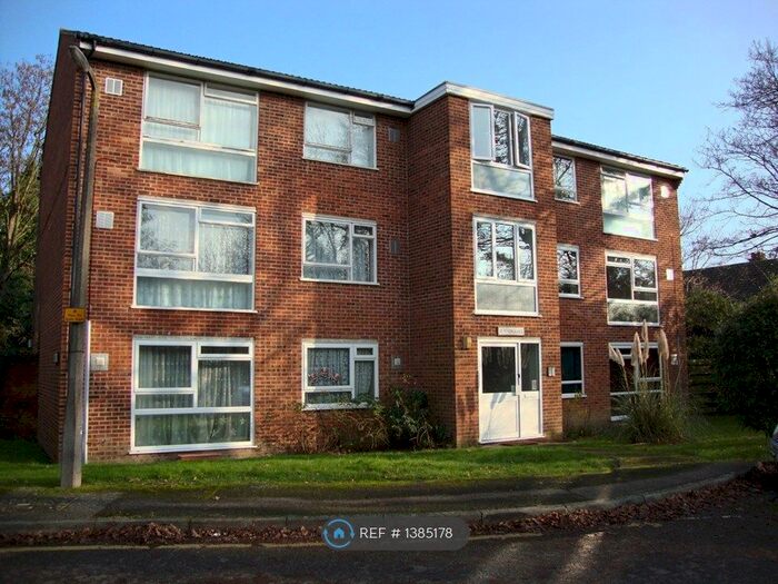 2 Bedroom Flat To Rent In Aurum Close, Horley, RH6