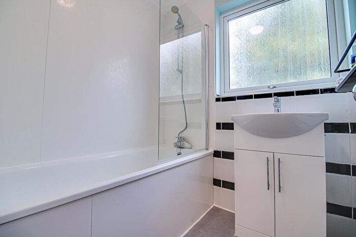 1 Bedroom Flat For Sale In Glenwood Avenue, Westcliff-on-Sea, SS0