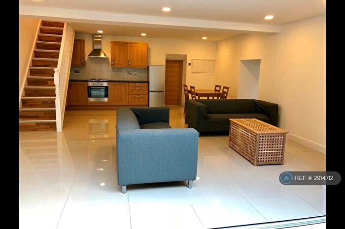 3 Bedroom Maisonette To Rent In Sabine Road, London, SW11