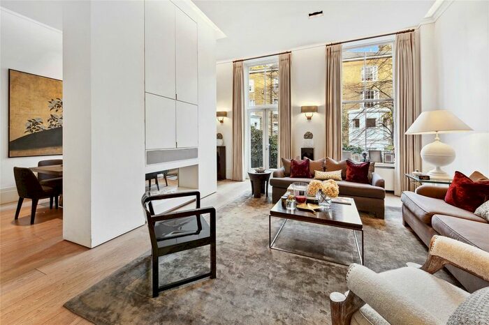 3 Bedroom Flat To Rent In Old Brompton Road, Earls Court, SW5