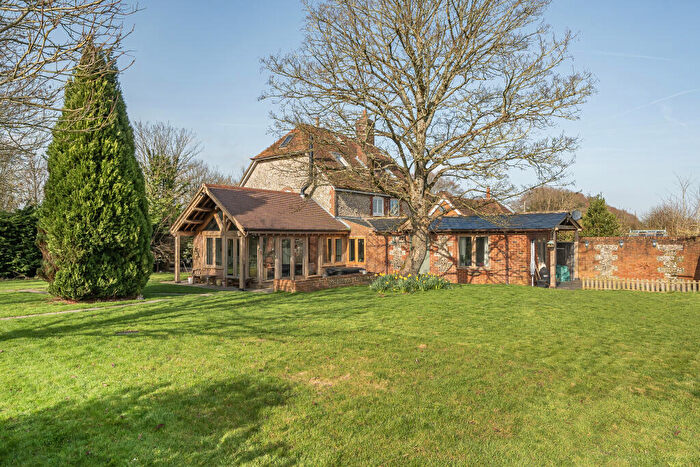 3 Bedroom Semi Detached House For Sale In Basingstoke Road, Martyr Worthy, SO21