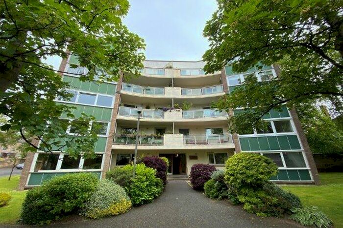 3 Bedroom Flat To Rent In Albert Drive, Glasgow, G41